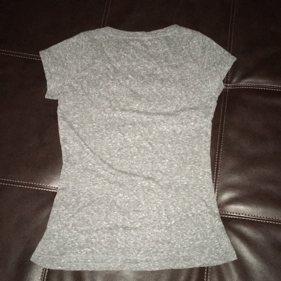 Hollister v-neck tee - Picture 4 of 4